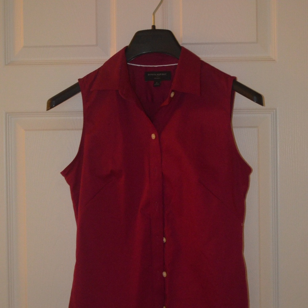 Banana Republic sleeveless button down top